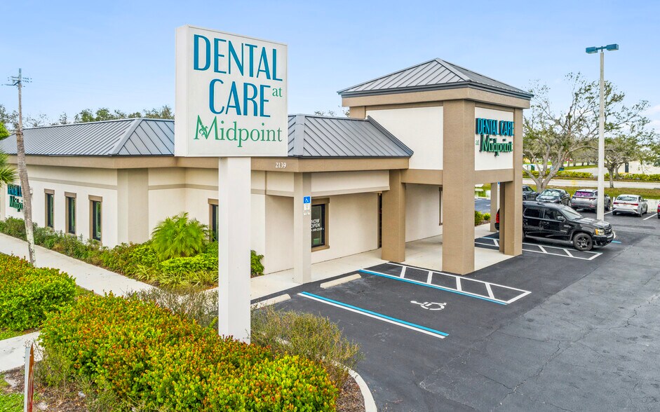 2139 Del Prado Blvd S, Cape Coral, FL à vendre - Photo de l’immeuble – Image 3 sur 4