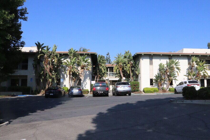 770 Magnolia Ave, Corona, CA à louer - Photo de l’immeuble – Image 2 sur 10