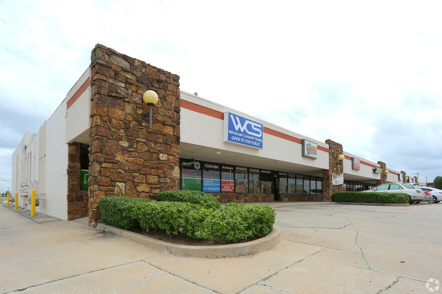 5800-5807 S Garnett Rd, Tulsa, OK à louer - Photo de l’immeuble – Image 3 sur 9