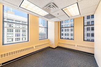 17 N State St, Chicago, IL à louer Photo intérieure– Image 2 sur 11