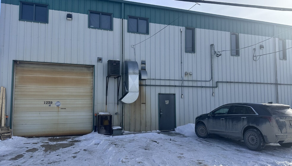 1239 Manahan Av, Winnipeg, MB à louer - Photo principale – Image 1 sur 17