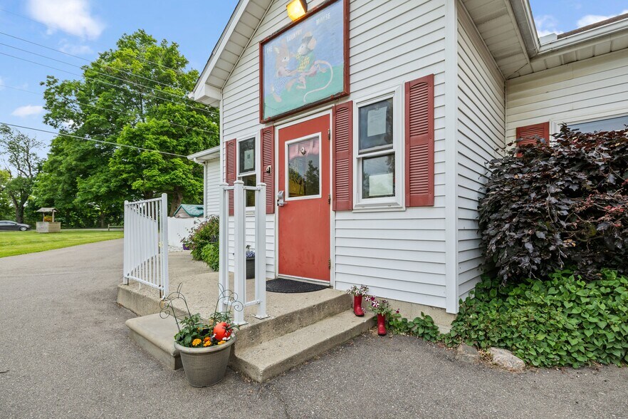 7739 Clyde Rd, Fenton, MI à vendre - Photo de l’immeuble – Image 2 sur 10