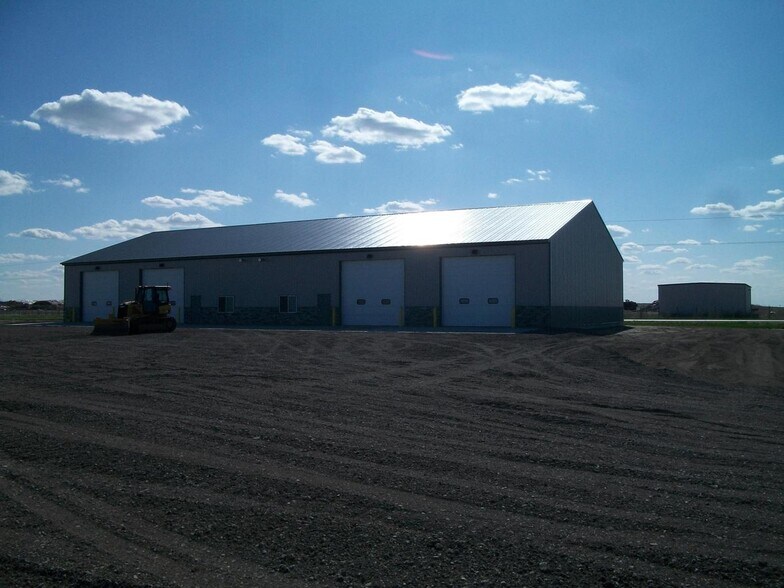 6801 N 27th Ave, Grand Forks, ND à vendre - Photo de l’immeuble – Image 2 sur 12