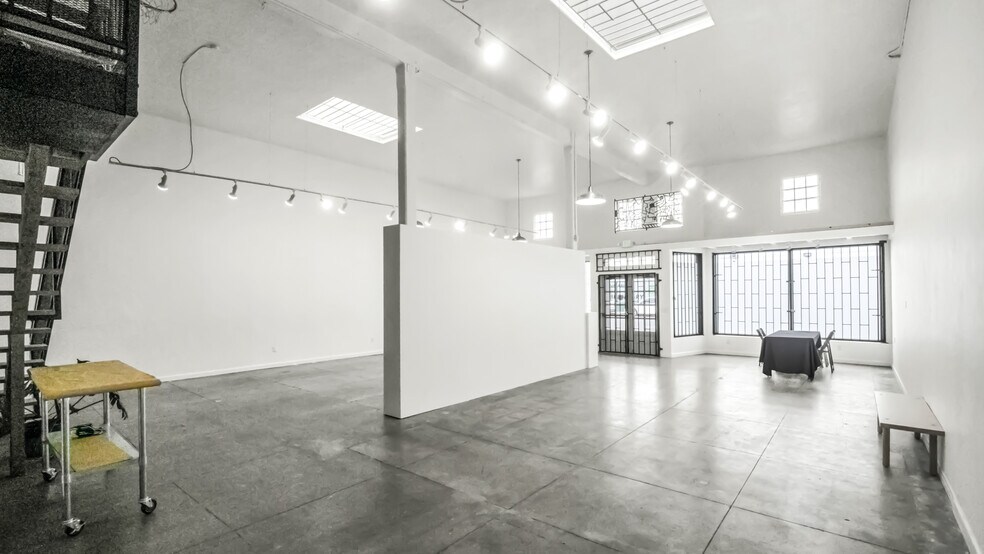 1736-1738 E 7th St, Long Beach, CA à vendre - Photo de l’immeuble – Image 3 sur 29