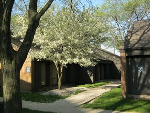 1250 Executive Pl, Geneva, IL à louer Photo intérieure– Image 2 sur 3