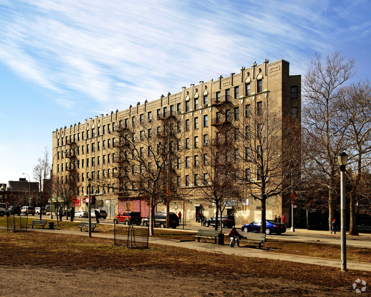 830 Stebbins, Bronx, NY à louer - Photo de l’immeuble – Image 2 sur 2