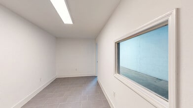 1612-1646 W 31st Pl, Hialeah, FL à louer Numérisation 3D Matterport– Image 1 sur 11