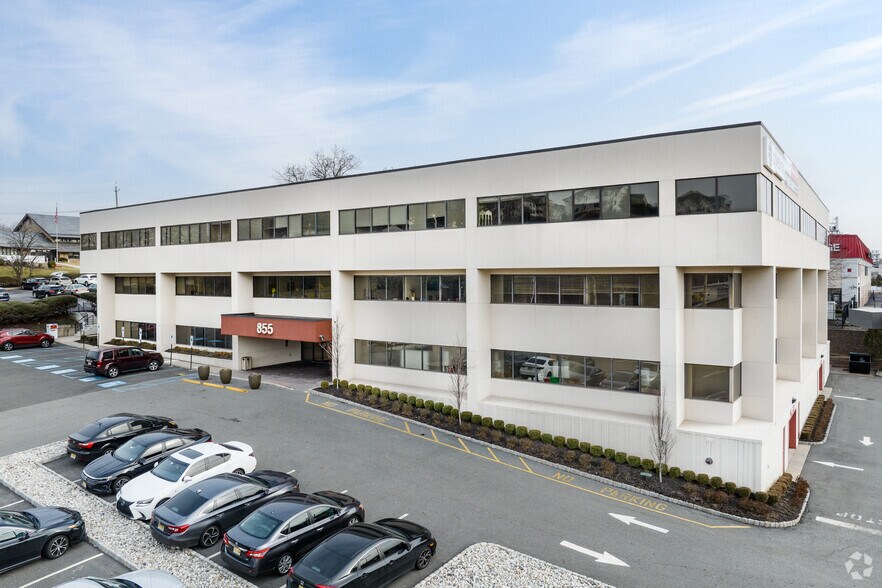 855 Valley Rd, Clifton, NJ à louer - Photo principale – Image 1 sur 22