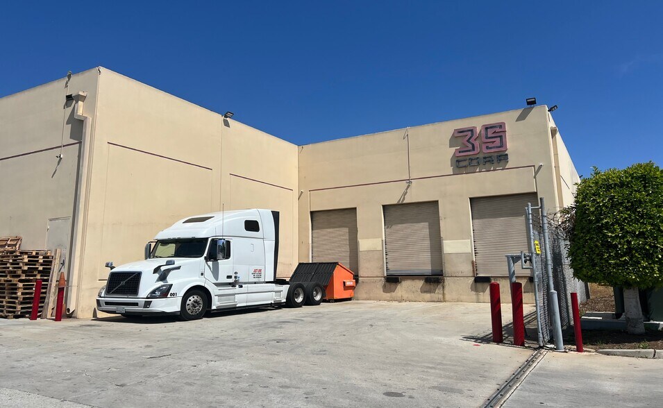 1251 E Walnut St, Compton, CA à louer - Photo de l’immeuble – Image 3 sur 4