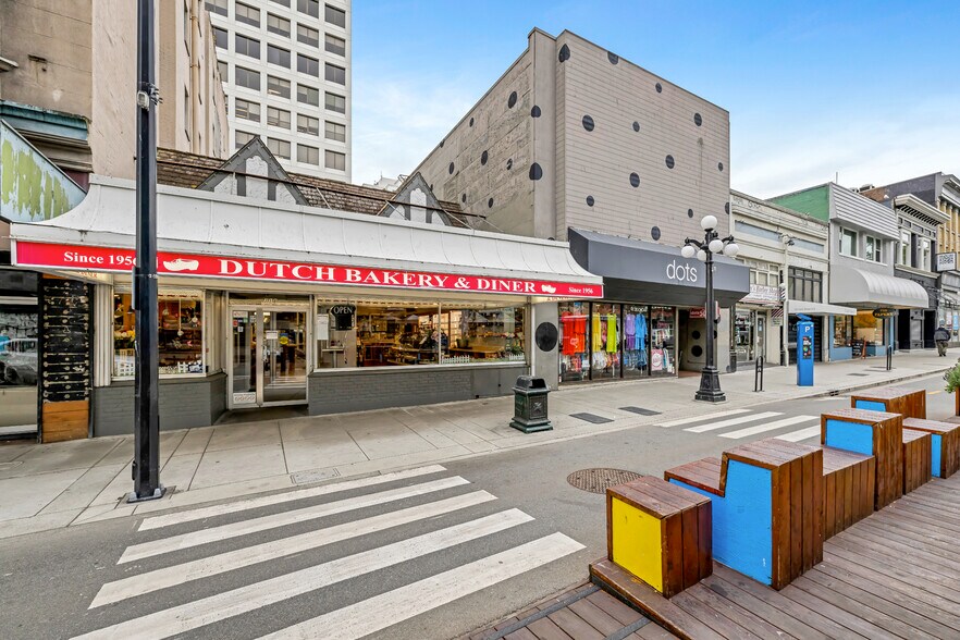 716 Fort St, Victoria, BC à vendre - Photo de l’immeuble – Image 3 sur 8
