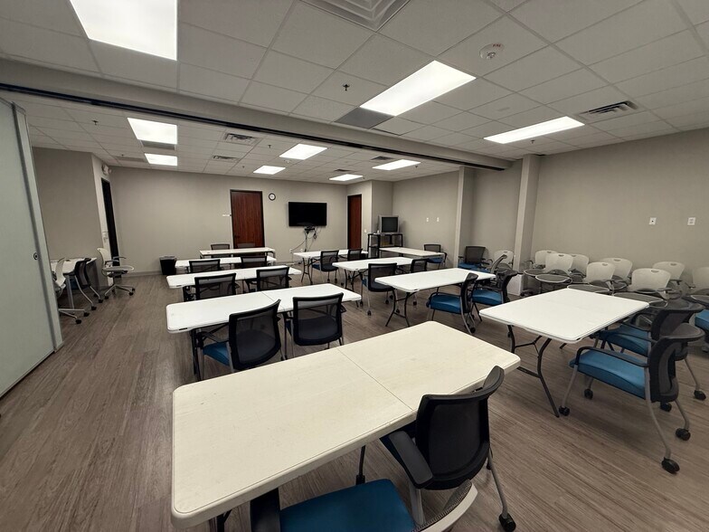 2525 San Jacinto St portefeuille de 2 biens à vendre sur LoopNet.fr - Photo de l’immeuble – Image 3 sur 14