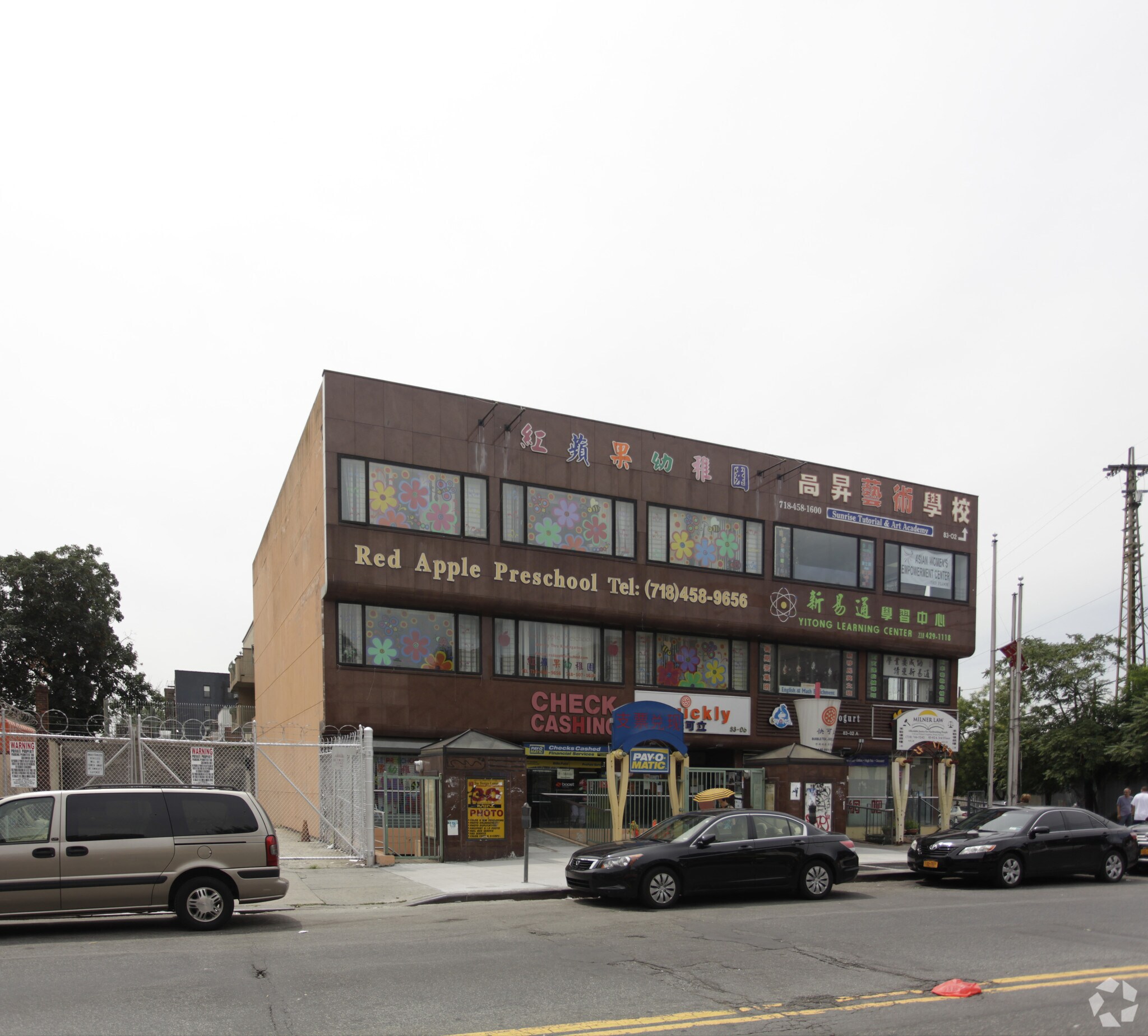 83-02 Broadway, Elmhurst, NY à louer Photo principale– Image 1 sur 8