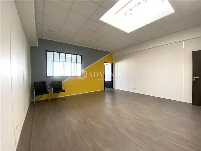 Bureau dans Villeneuve-la-Garenne à louer - Photo intérieure – Image 2 sur 7