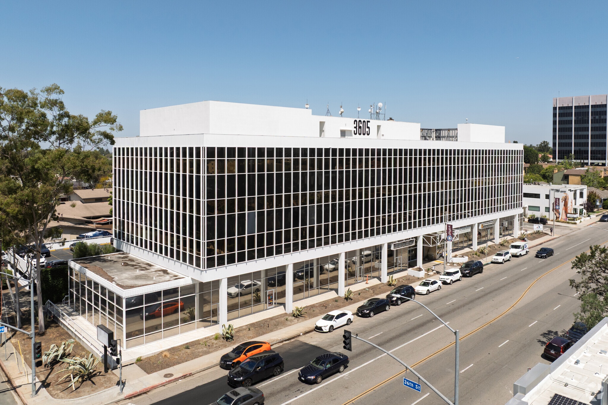 3605 Long Beach Blvd, Long Beach, CA à louer Photo principale– Image 1 sur 8