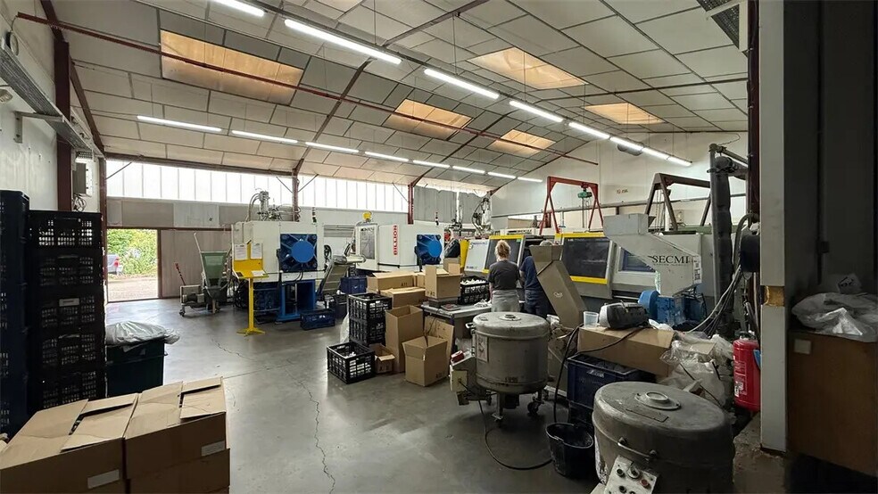 Industriel/Logistique dans Buellas à louer - Photo de l’immeuble – Image 2 sur 7