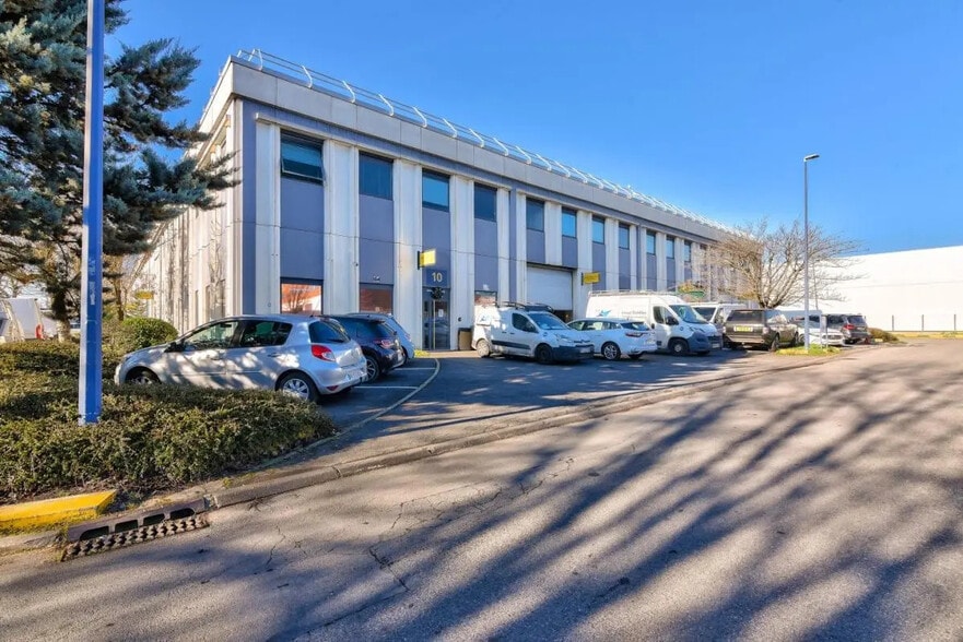 Industriel/Logistique dans Aulnay-sous-Bois à louer - Photo de l’immeuble – Image 1 sur 16