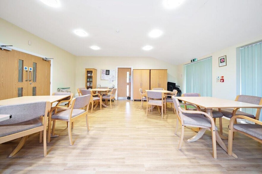 98 Saint Peters Way, Hayes à vendre - Photo de l’immeuble – Image 3 sur 19