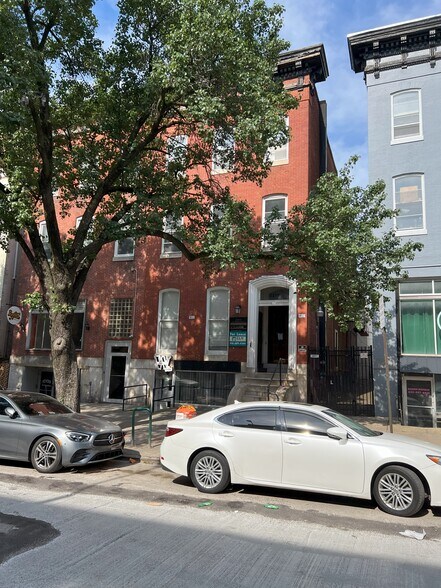 2114 N Charles St, Baltimore, MD à vendre - Photo de l’immeuble – Image 2 sur 5