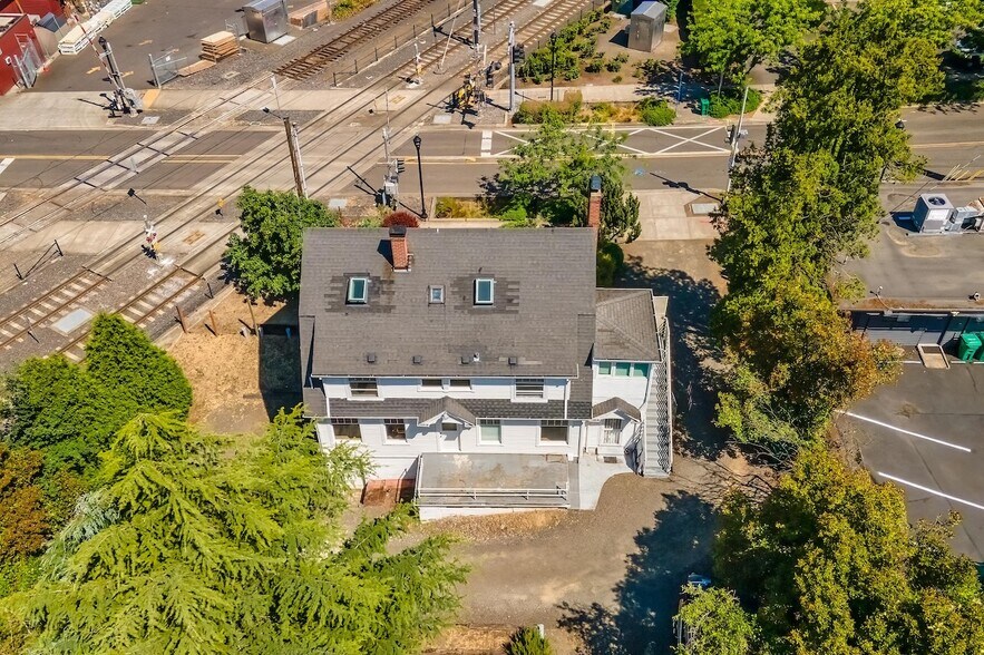 2206 SE Washington St, Portland, OR à louer - Photo de l’immeuble – Image 3 sur 33