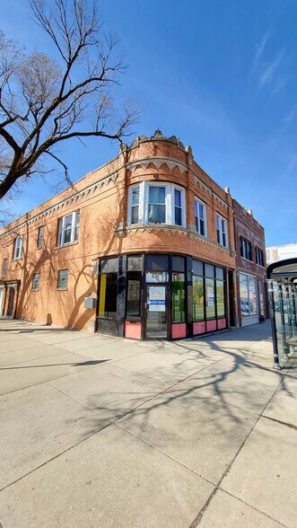 3901 W Fullerton Ave, Chicago, IL à louer - Photo de l’immeuble – Image 2 sur 22