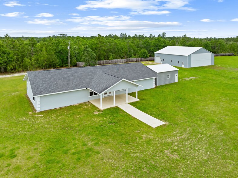 22303 Longleaf Rd NW, Fountain, FL à vendre - Photo de l’immeuble – Image 3 sur 9