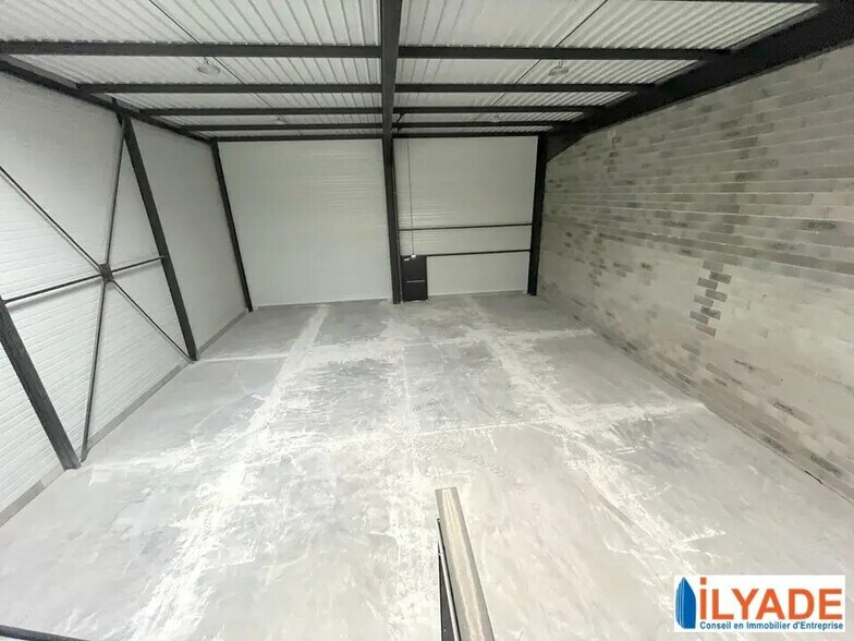 Local d’activités dans Gardanne à louer - Photo intérieure – Image 1 sur 10