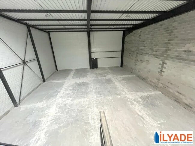 Plus de détails pour Local d'activités à louer