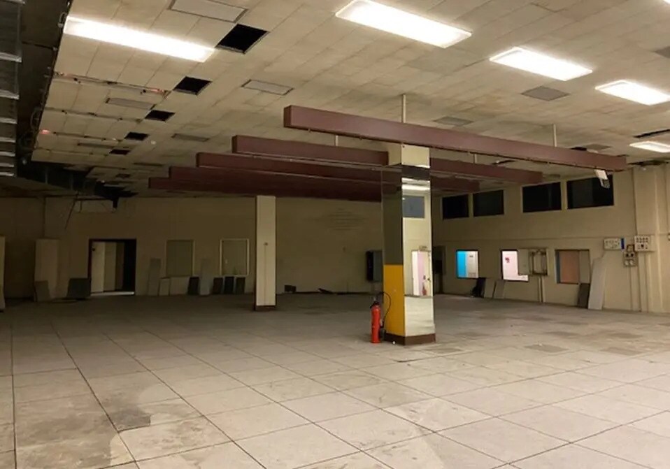 Local d'activités dans Saint-Cloud à vendre Photo de l’immeuble– Image 1 sur 4