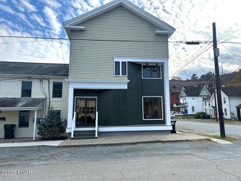 300 Keystone St, Hawley, PA à vendre - Photo de l’immeuble – Image 1 sur 9