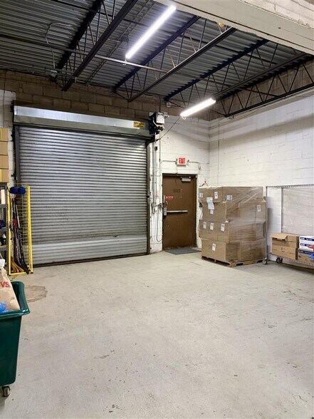 45 Saint Johns Pl, Freeport, NY à louer - Photo intérieure – Image 2 sur 8