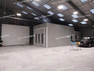 Plus de détails pour Local d'activités à louer