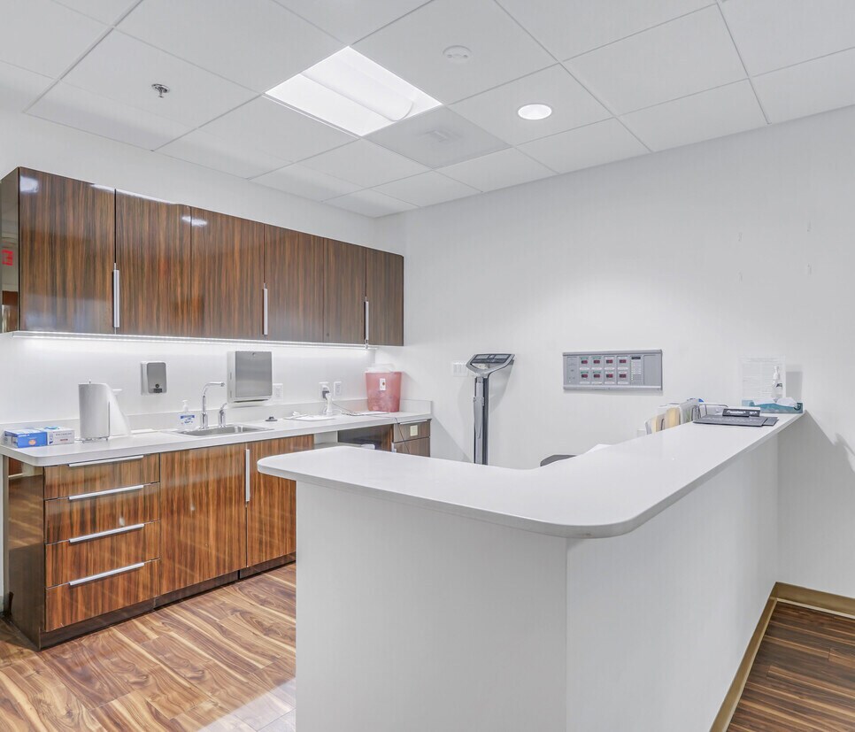 1850 Town Center Dr, Reston, VA 20190 - Lot 650 - - Photo intérieure - Image 1 of 3