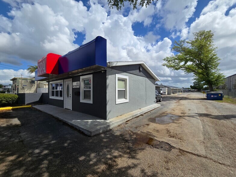 11151 66th St N, Largo, FL à vendre - Photo de l’immeuble – Image 3 sur 17