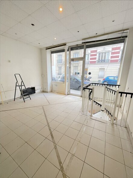 Local commercial dans Paris à vendre - Photo de l’immeuble – Image 2 sur 8