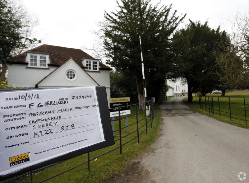 Thorncroft Dr, Leatherhead à louer - Photo de l’immeuble – Image 2 sur 7