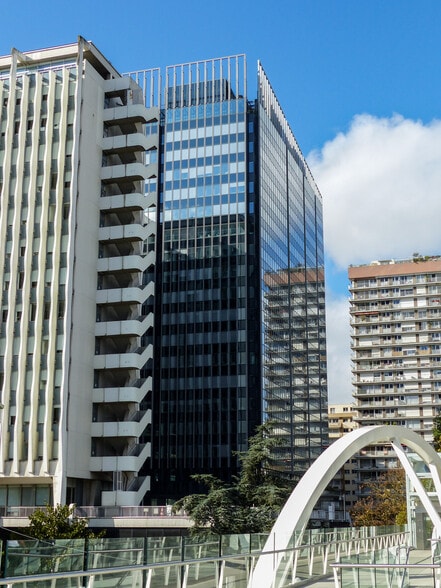 33 quai de Dion Bouton, Puteaux à louer - Photo de l’immeuble – Image 3 sur 4