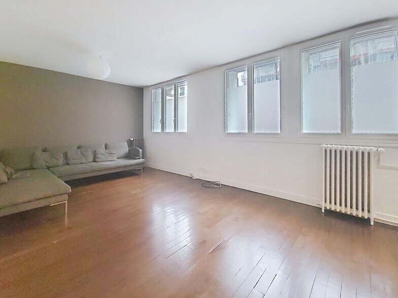 Immeuble residentiel dans Paris à vendre - Photo intérieure – Image 2 sur 4