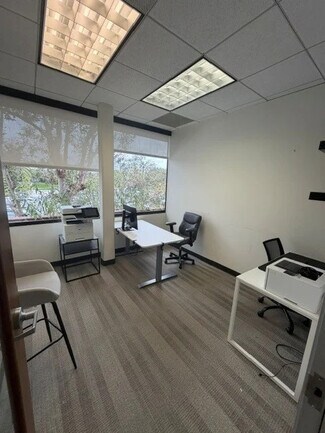 Plus de détails pour 4 Corporate Plaza Dr, Newport Beach, CA - Bureau à louer