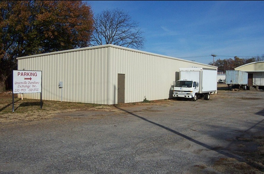 113 Poinsett Hwy, Greenville, SC à louer - Photo de l’immeuble – Image 2 sur 2