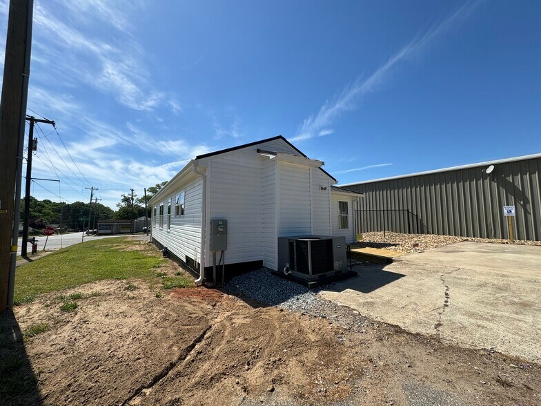 1311 S Murray Ave, Anderson, SC à louer - Photo de l’immeuble – Image 3 sur 19