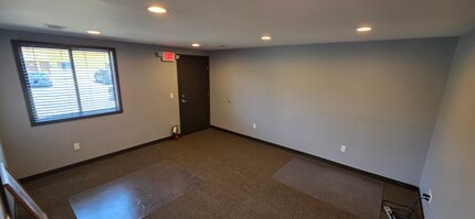 10072-10094 Colonial Industrial Dr, South Lyon, MI à louer Photo intérieure– Image 2 sur 5