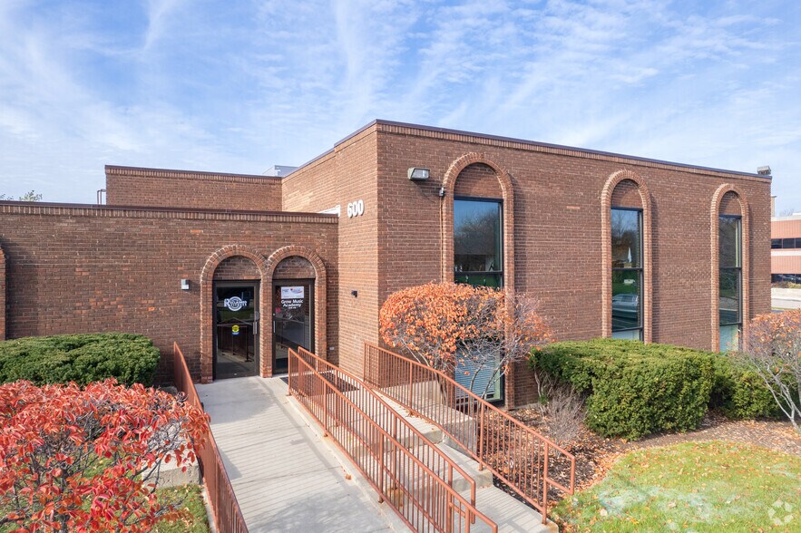 600 N First Bank Dr, Palatine, IL à vendre - Photo principale – Image 1 sur 18