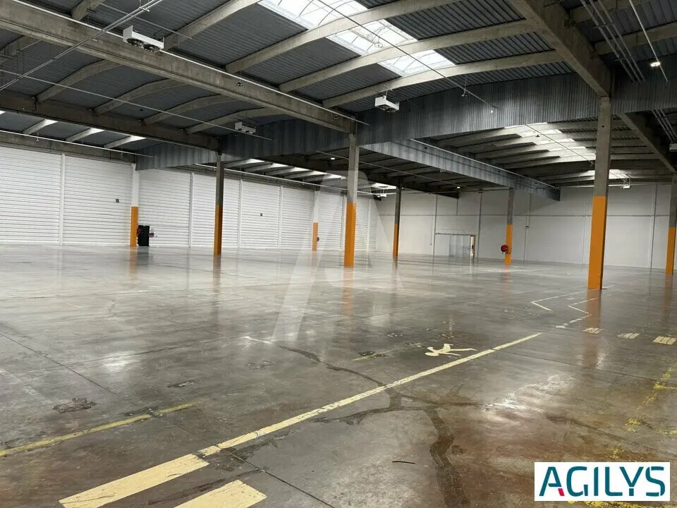 Industriel/Logistique dans Lisses à louer Photo intérieure– Image 1 sur 8