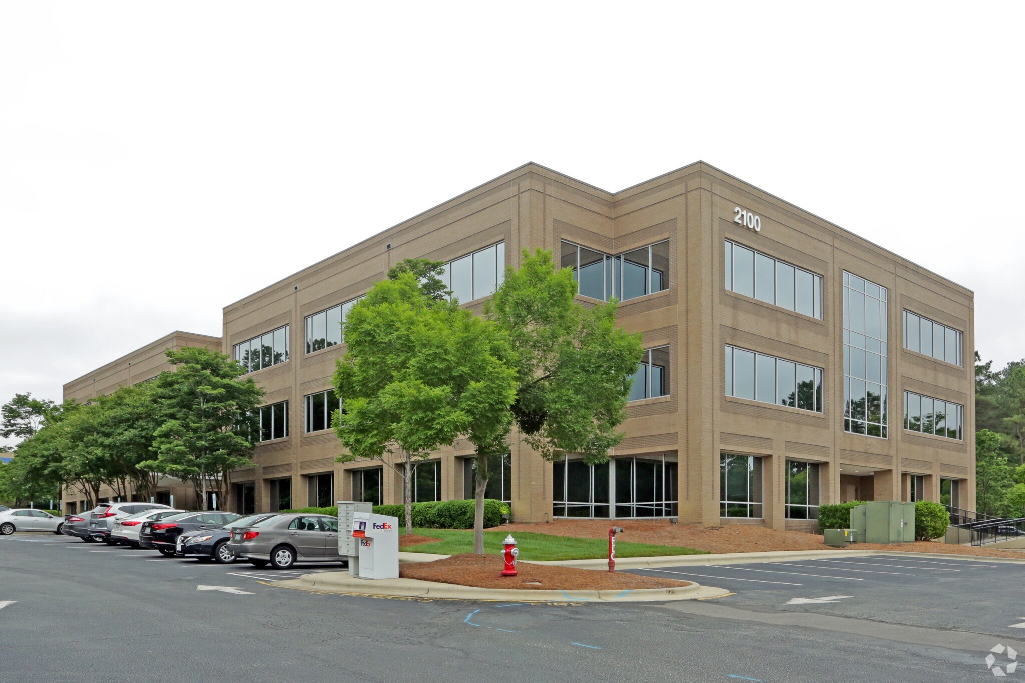 2100 Gateway Centre Blvd, Morrisville, NC à louer Photo principale– Image 1 sur 8