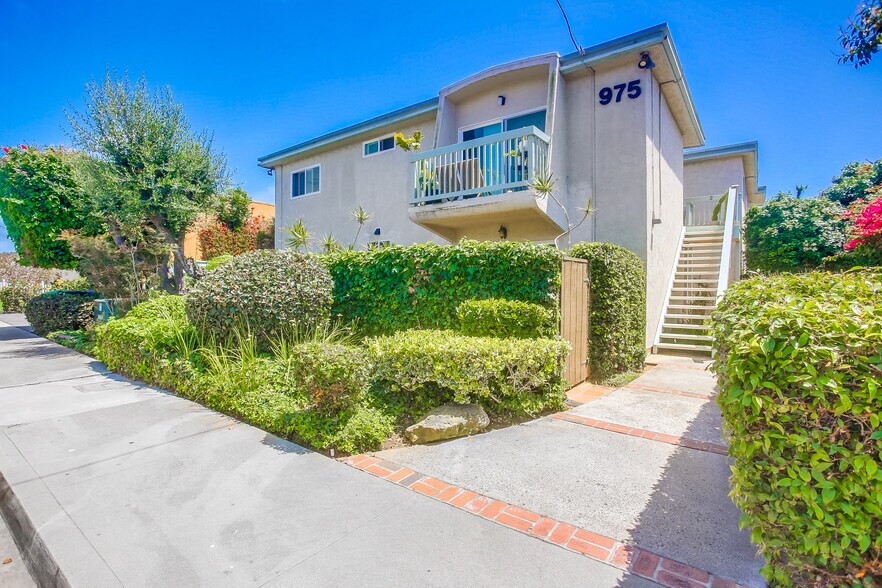 975 Laguna Dr, Carlsbad, CA à vendre - Photo de l’immeuble – Image 1 sur 8