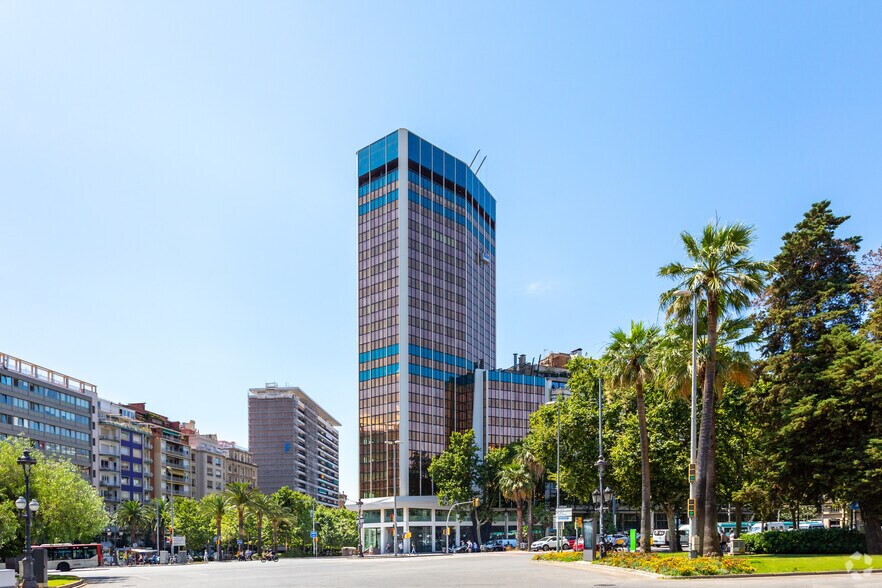Plaça de Francesc Macià, Barcelone, Barcelona à louer - Photo de l’immeuble – Image 2 sur 15