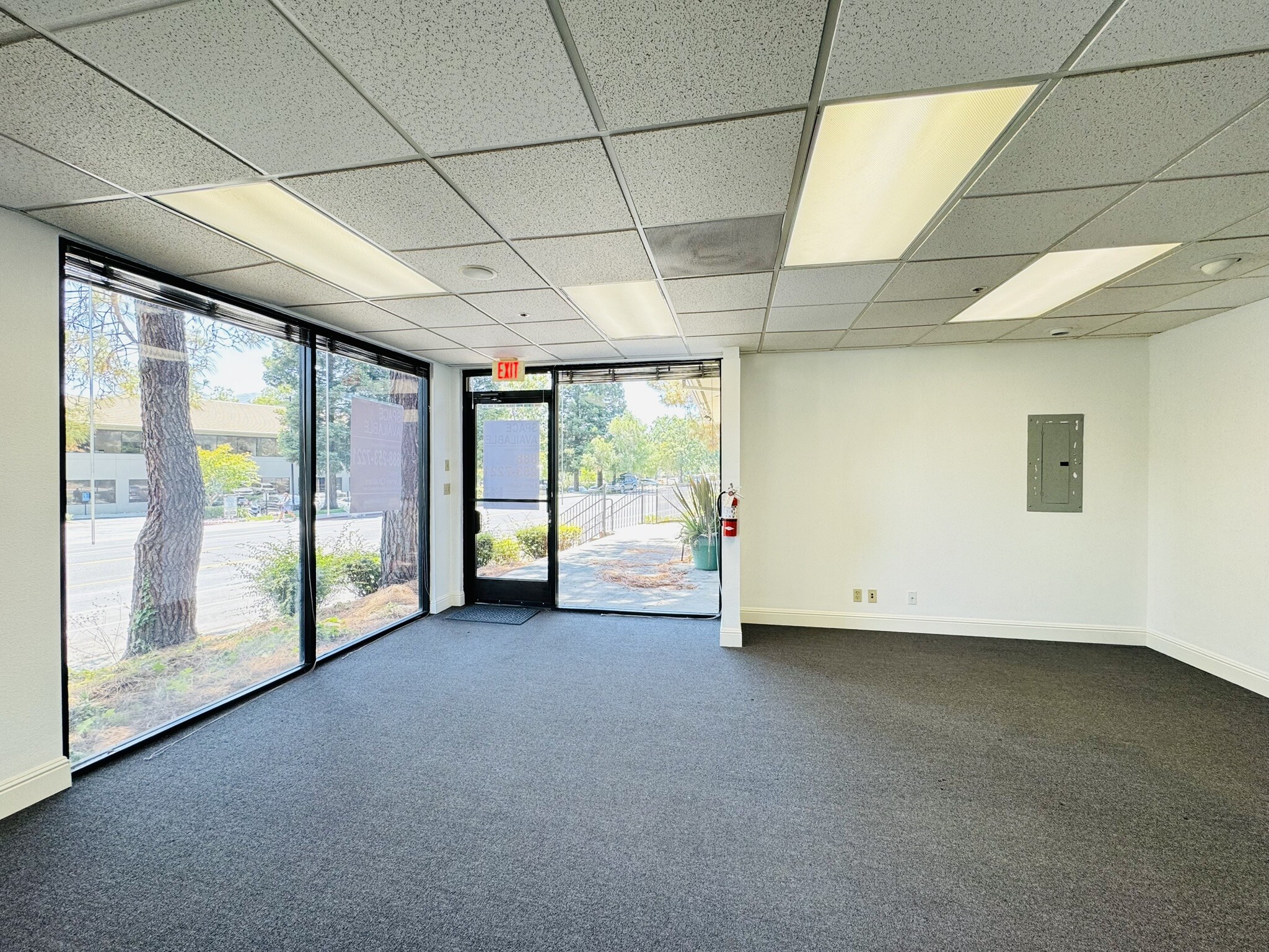 761 University Ave, Los Gatos, CA à louer Photo de l’immeuble– Image 1 sur 7