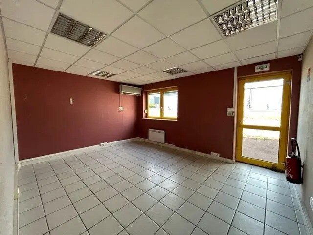 Local d’activités dans Chalon-sur-Saône à louer - Photo de l’immeuble – Image 3 sur 8