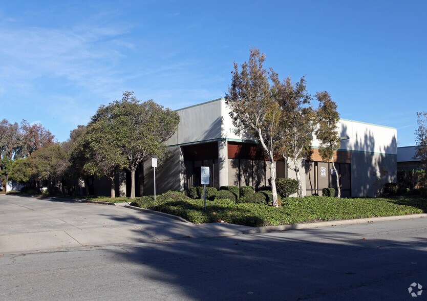 1199 Avenida Acaso, Camarillo, CA à louer - Photo de l’immeuble – Image 2 sur 3