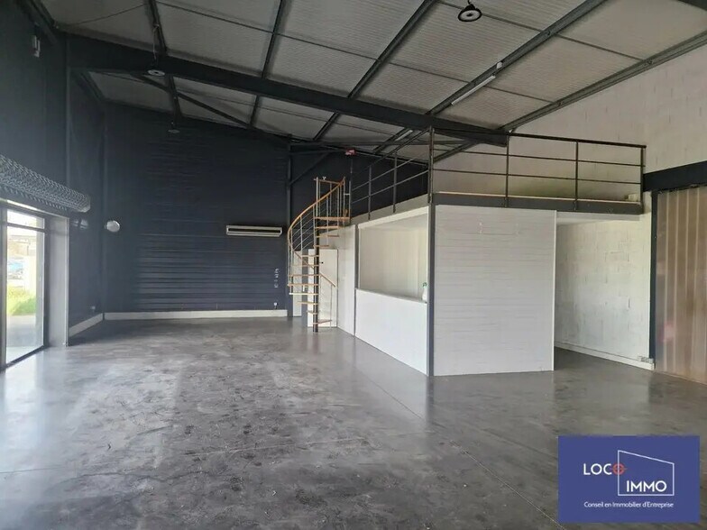 Local commercial dans Saint-Pardoux-du-Breuil à louer - Photo de l’immeuble – Image 1 sur 4